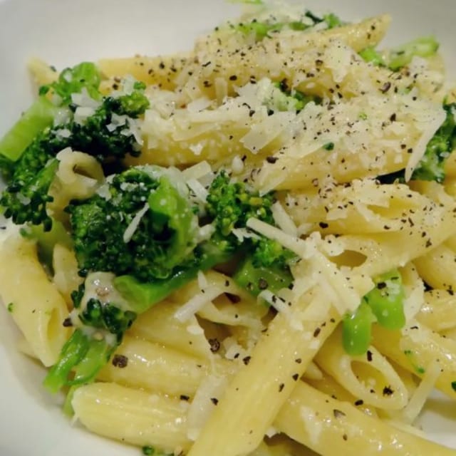 H/T PENNE W BROCCOLI GARLIC & OIL.