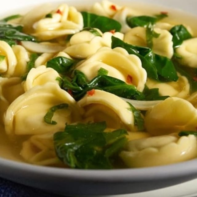 TORTELLINI EN BRODO.