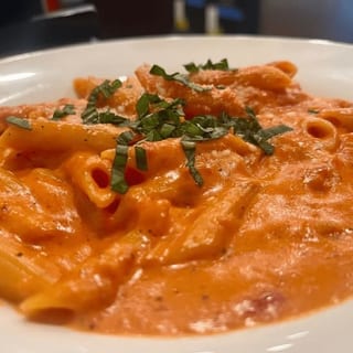 PENNE ALLA VODKA WITH CHICKEN ENTRÉE