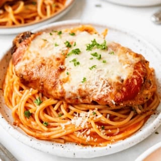 CHICKEN PARMIGIANA WITH PASTA ENTRÉE