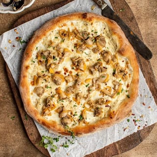 SM WHITE CLAM W/ ROASTED GARLIC PIZZA