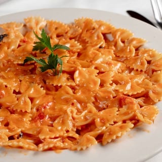 FARFALLA (BOW TIE PASTA) VODKA SAUCE