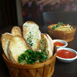 GARLIC BREAD