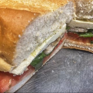 GRILLED CHICKEN HERO