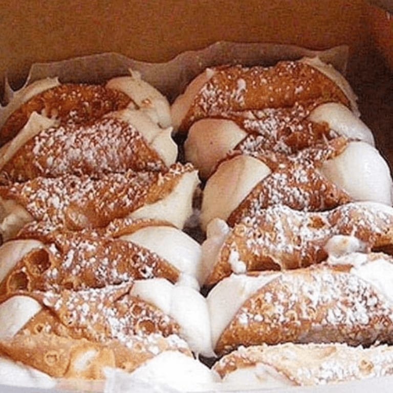 Delicious Cannoli: A Sweet Italian Treat