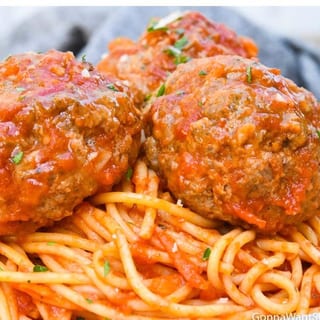 KIDS SPAGHETTI & MEATBALL